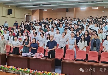青春不散场 成长亦乘风—— 藏书中学举办2025届初三年级毕业典礼